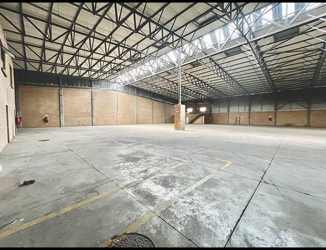 2,418M² WAREHOUSE TO LET IN NORTH RIDING